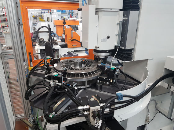 Vertical balancing machine