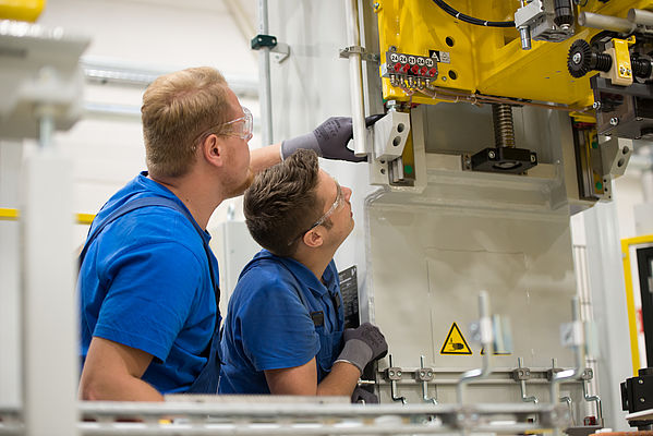 Successful training at Hofmann Maschinen- und Anlagenbau GmbH