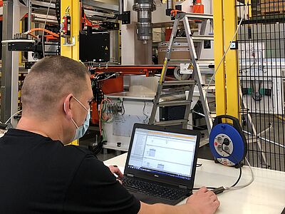 Unser Inbetriebnahmetechniker bei der Inbetriebnahme der RGM-G