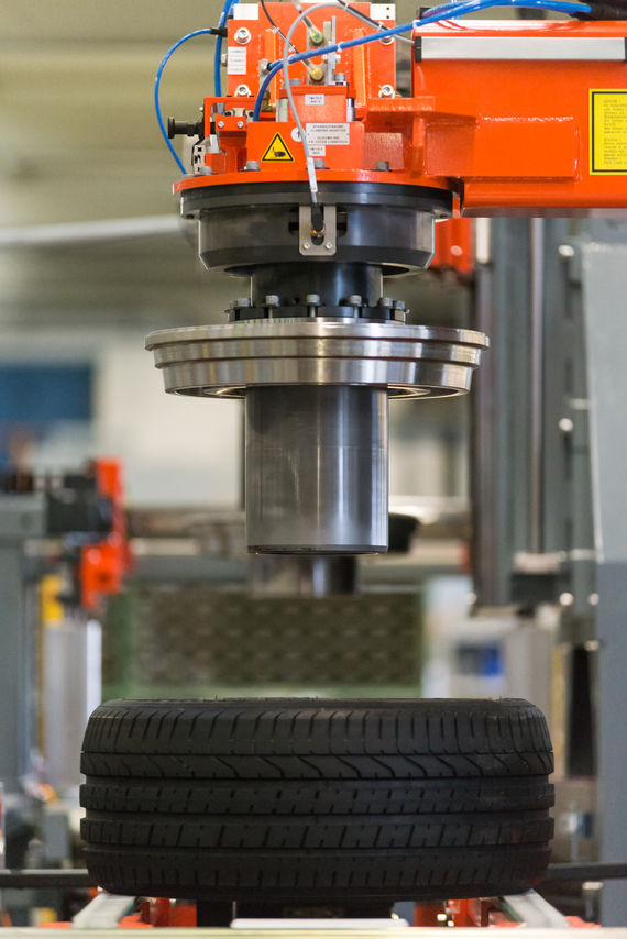 Tire Balancing Machine