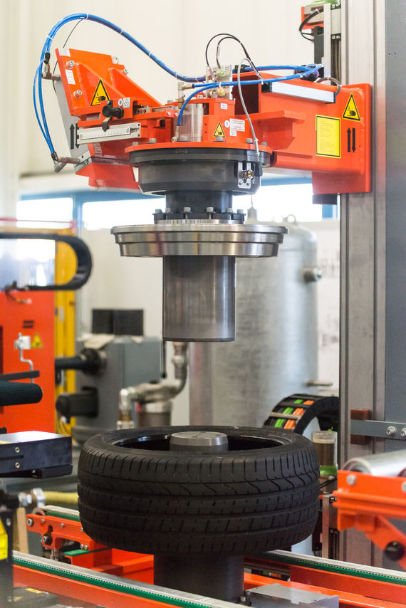 Tire Balancing Machine