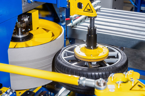 Wheel uniformity measuring machine
